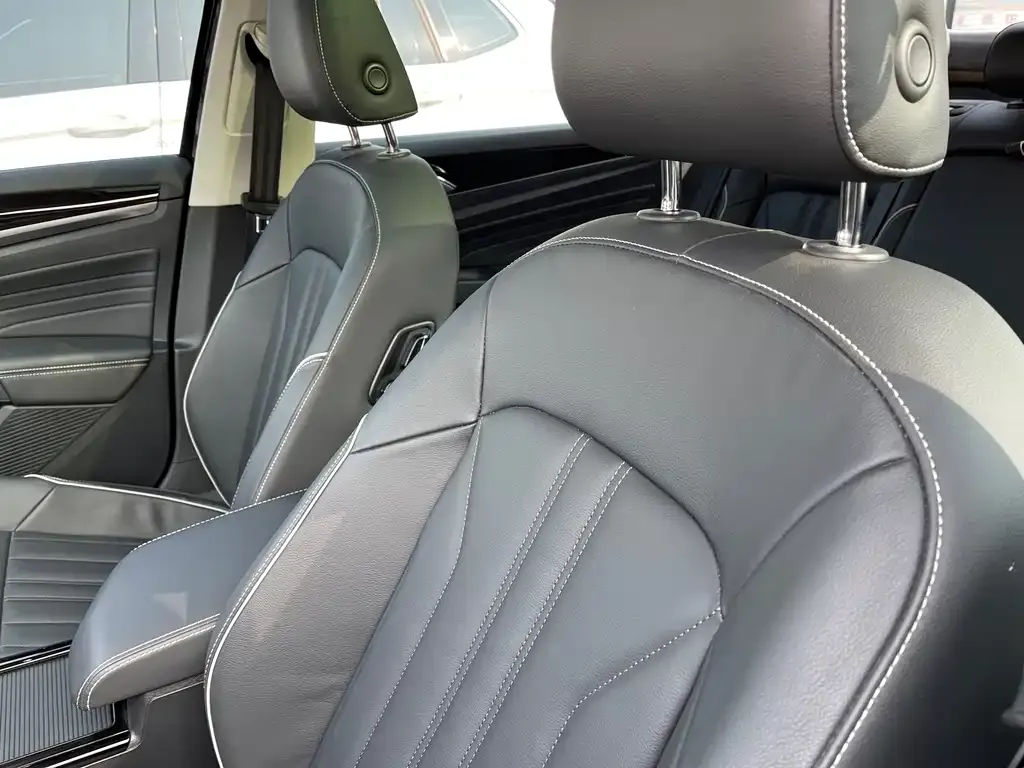 Volkswagen Passat 2023 из CN, фото 8