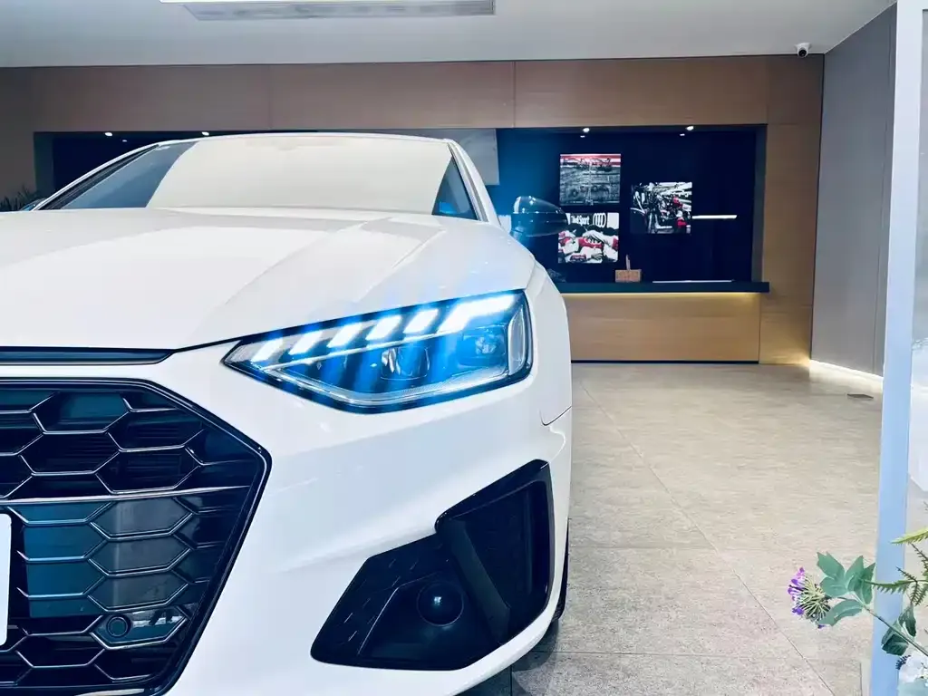 Audi A4L 2023 из CN, фото 2