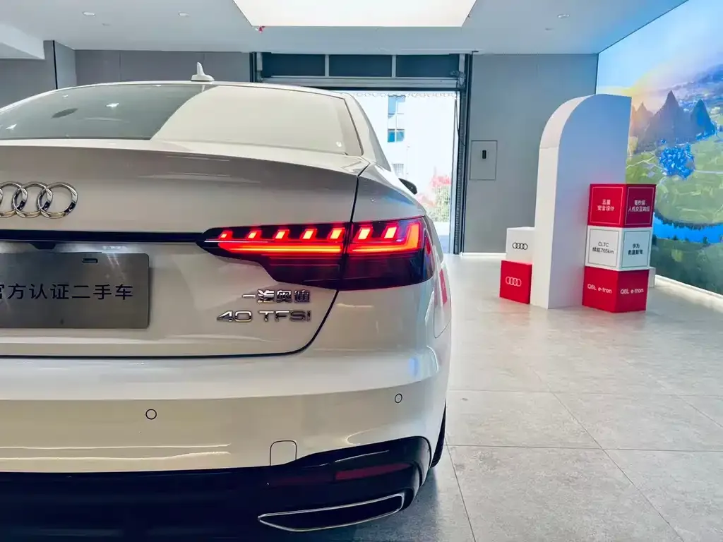 Audi A4L 2023 из CN, фото 4