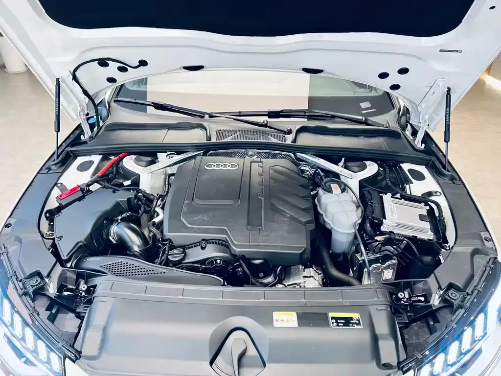 Audi A4L 2023 из CN, фото 8