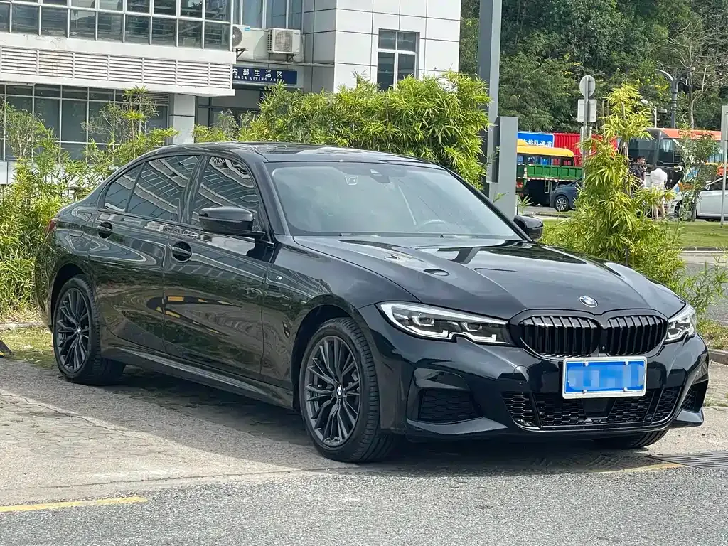 BMW 3 Series 2022 из CN, фото 1
