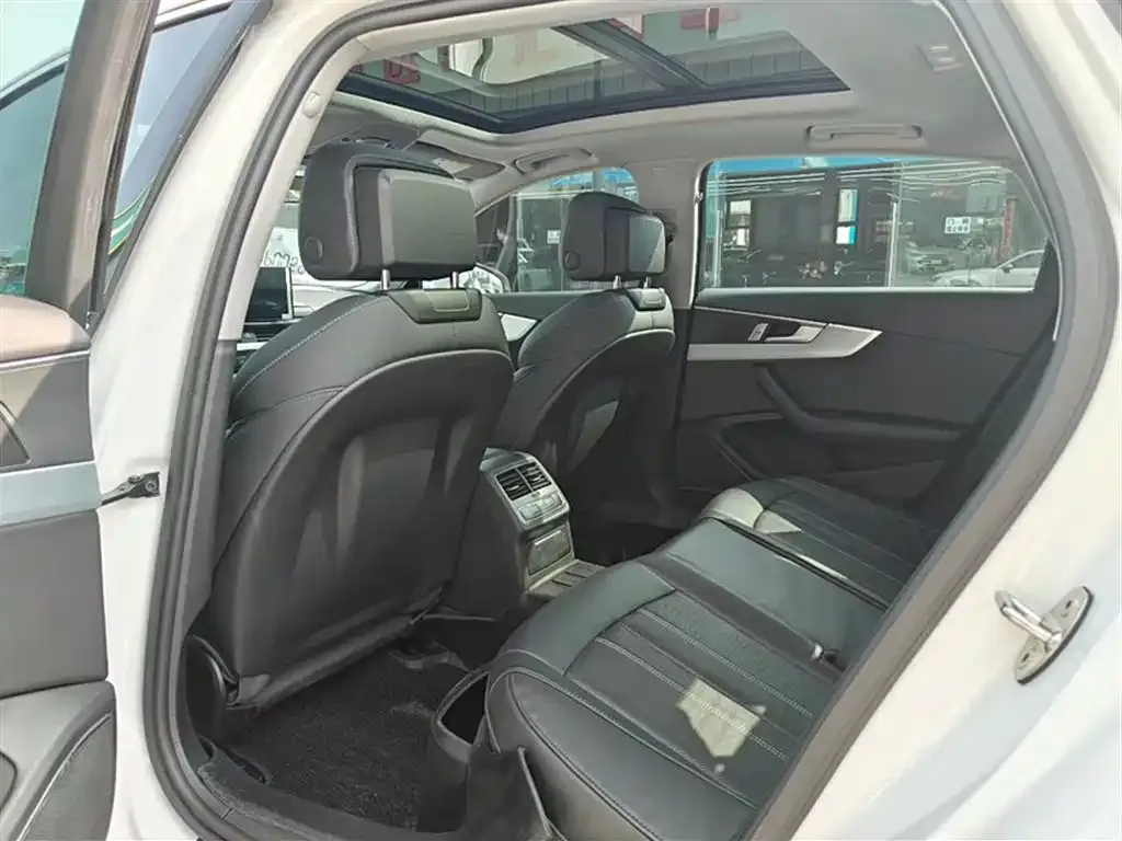 Audi A4L 2024 из CN, фото 10