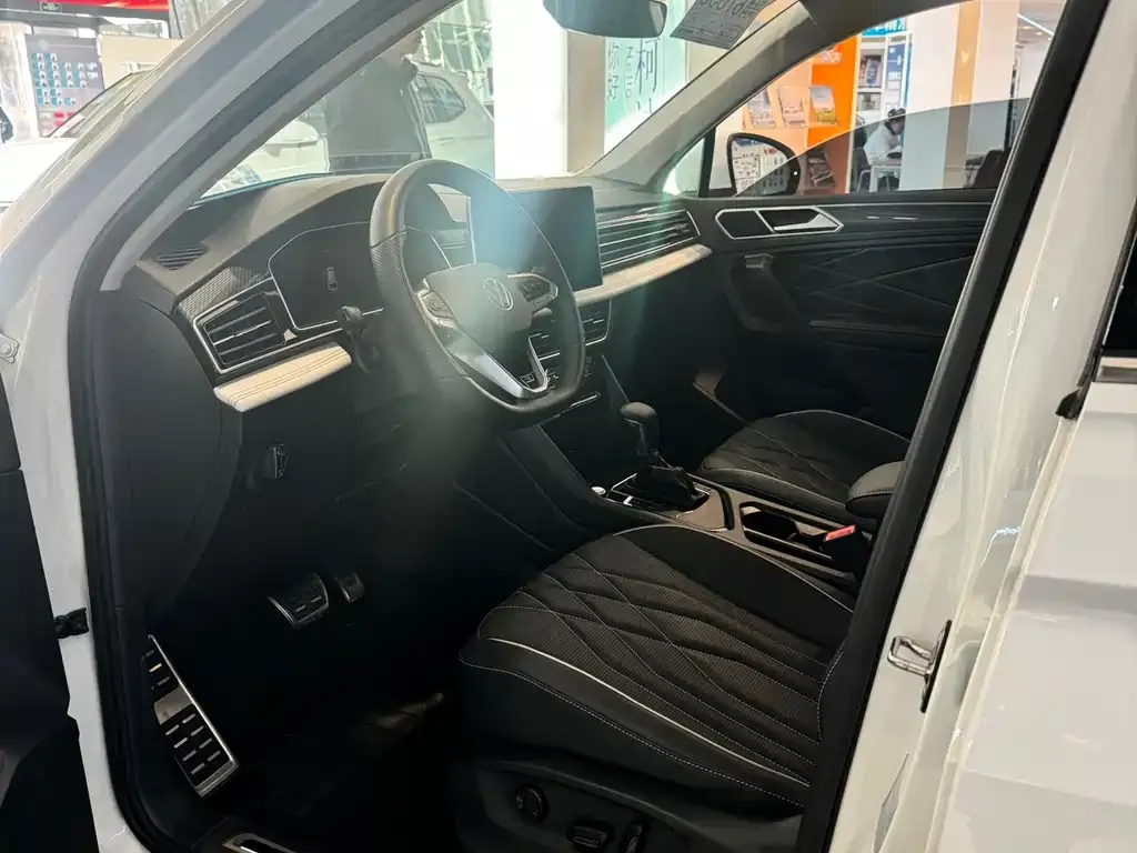 Volkswagen Tiguan L 2024 из CN, фото 2