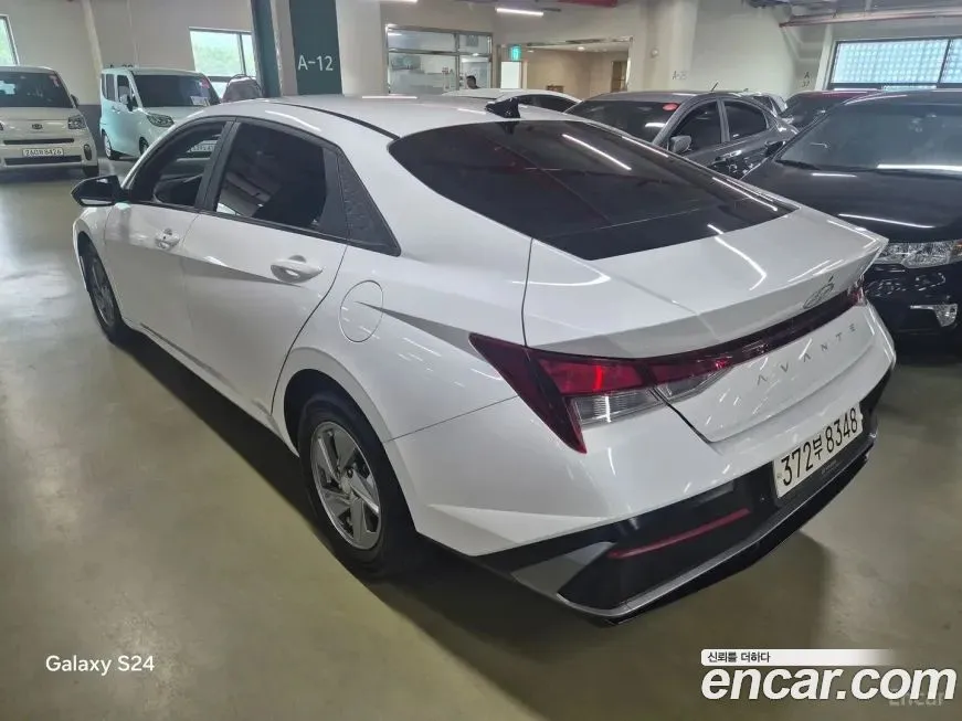 Hyundai AVANTE — фото 3