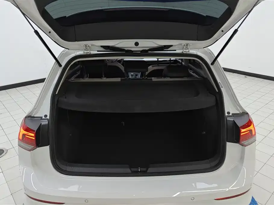 Volkswagen Golf 2022 из CN, фото 4