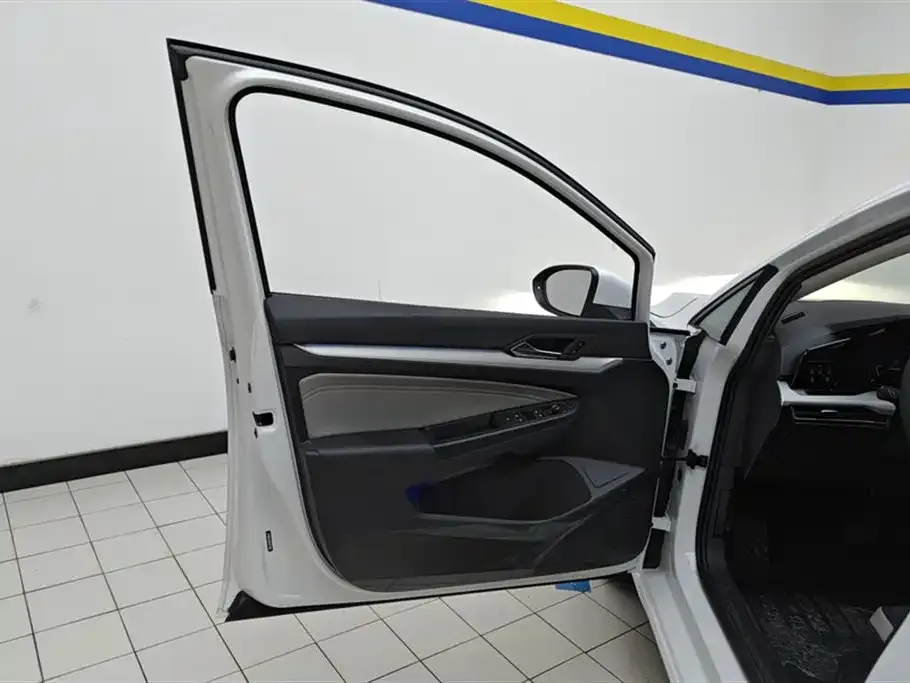 Volkswagen Golf 2022 из CN, фото 7