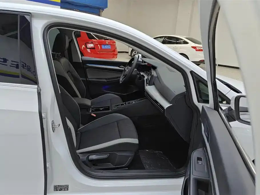 Volkswagen Golf 2022 из CN, фото 8
