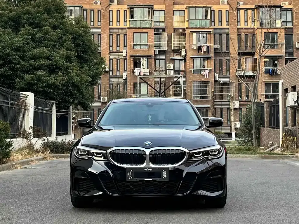 BMW 3 Series 2022 из CN, фото 2