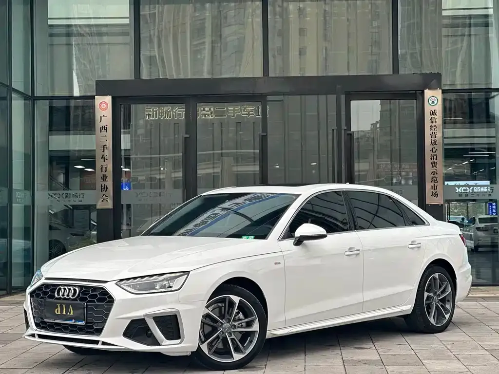 Audi A4L — фото 1