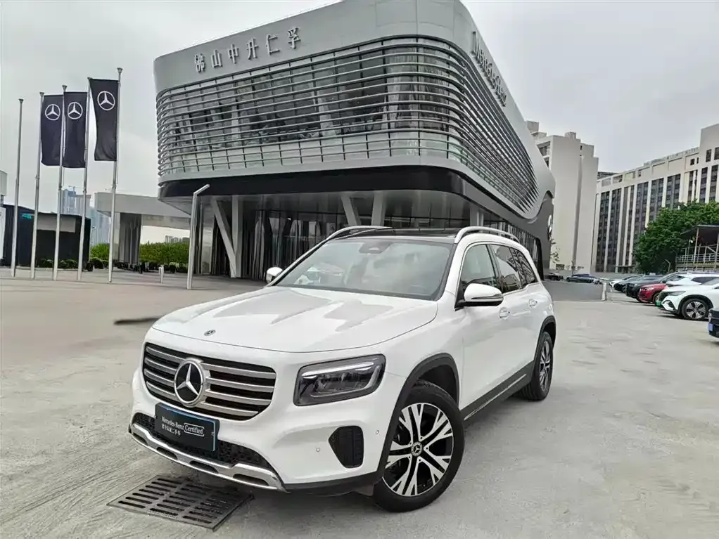 Mercedes-Benz GLB — фото 1