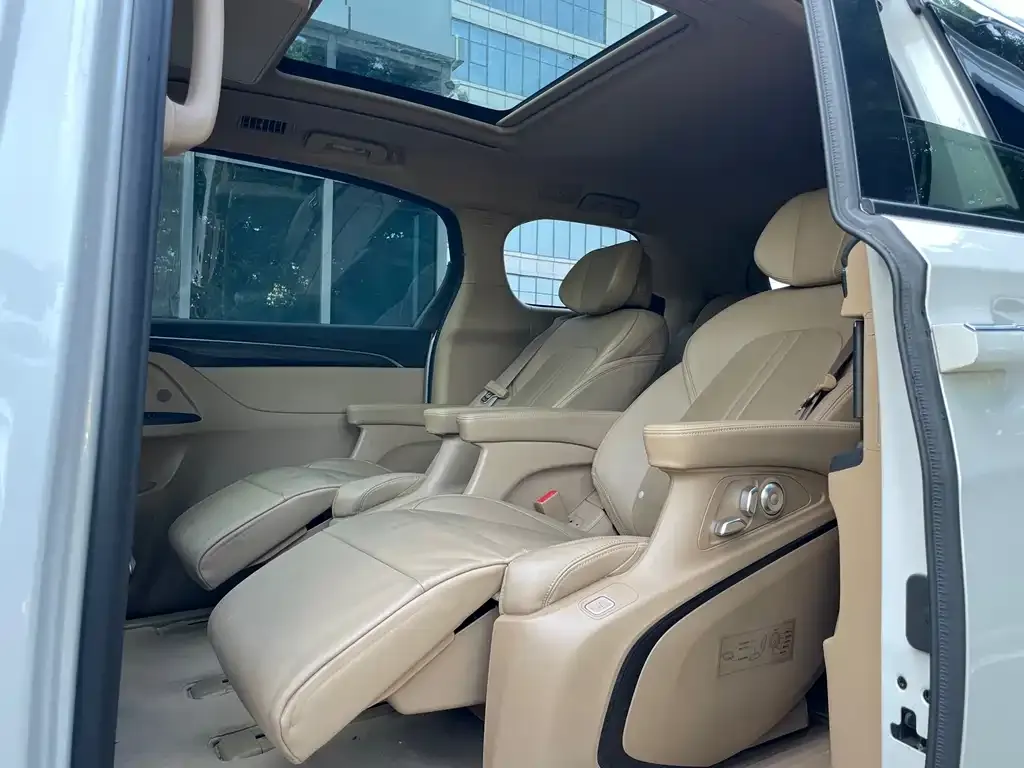 Buick GL8 2021 из CN, фото 10