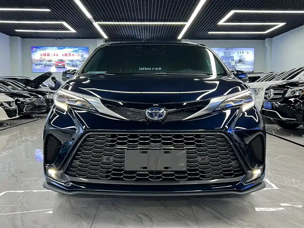 Toyota Granvia 2024 из CN, фото 1