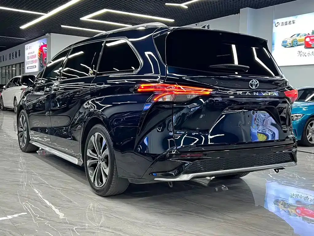 Toyota Granvia 2024 из CN, фото 2