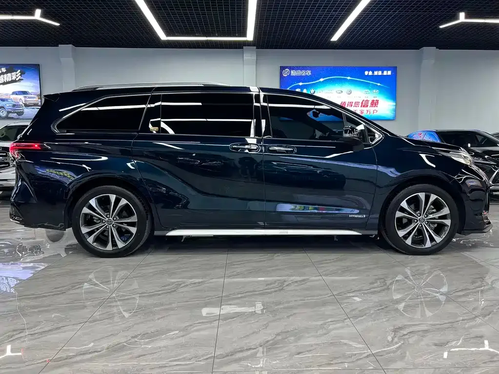 Toyota Granvia 2024 из CN, фото 3