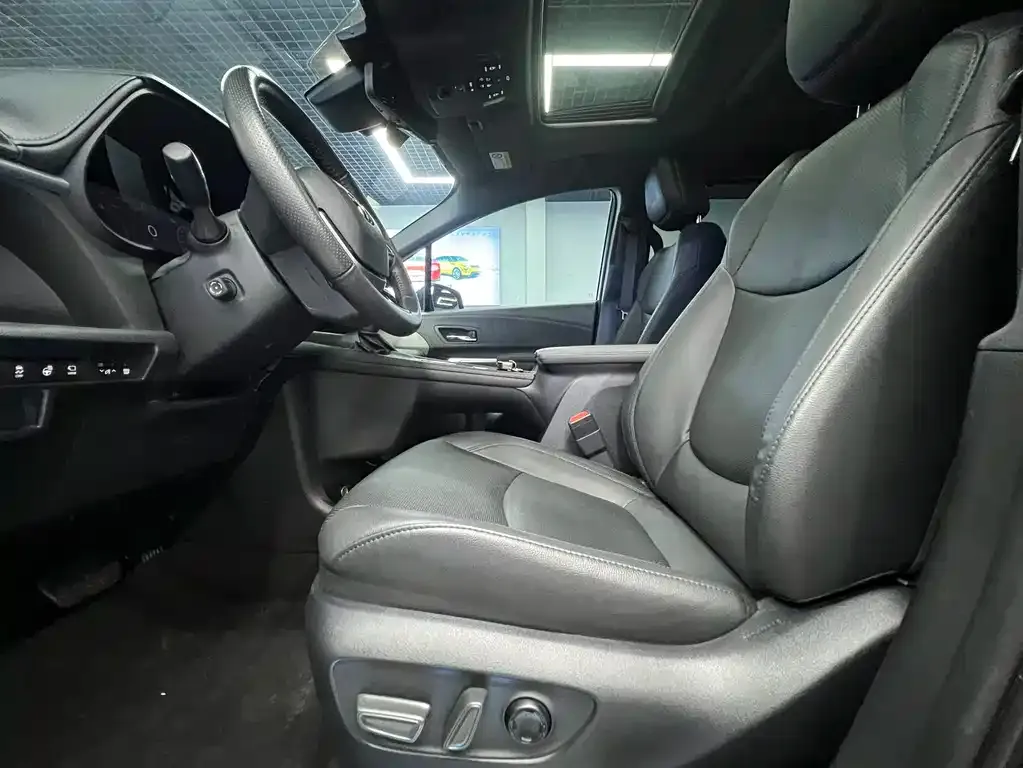 Toyota Granvia 2024 из CN, фото 6