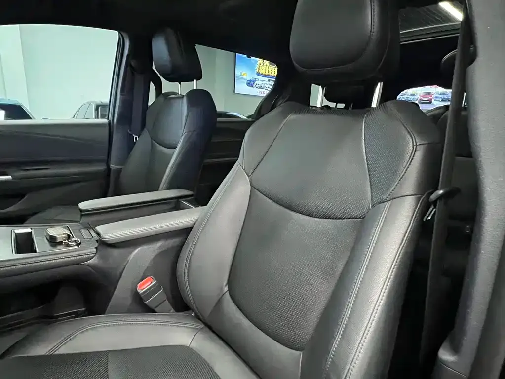 Toyota Granvia 2024 из CN, фото 7
