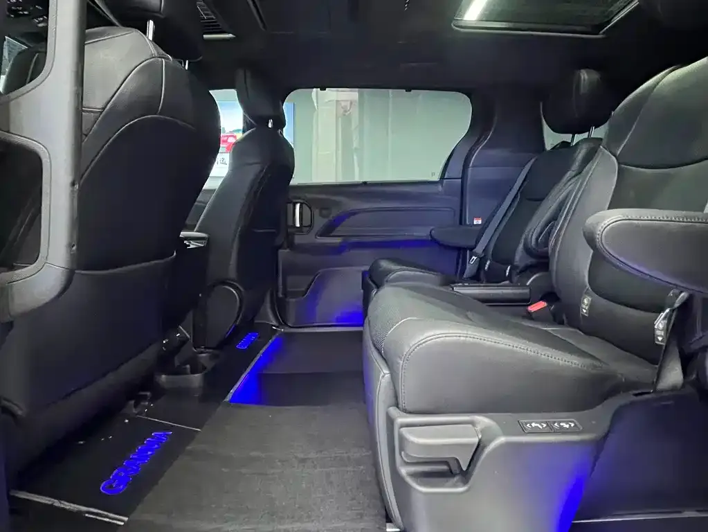 Toyota Granvia 2024 из CN, фото 8