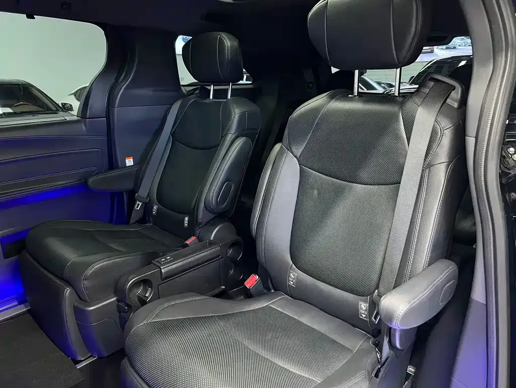 Toyota Granvia 2024 из CN, фото 9