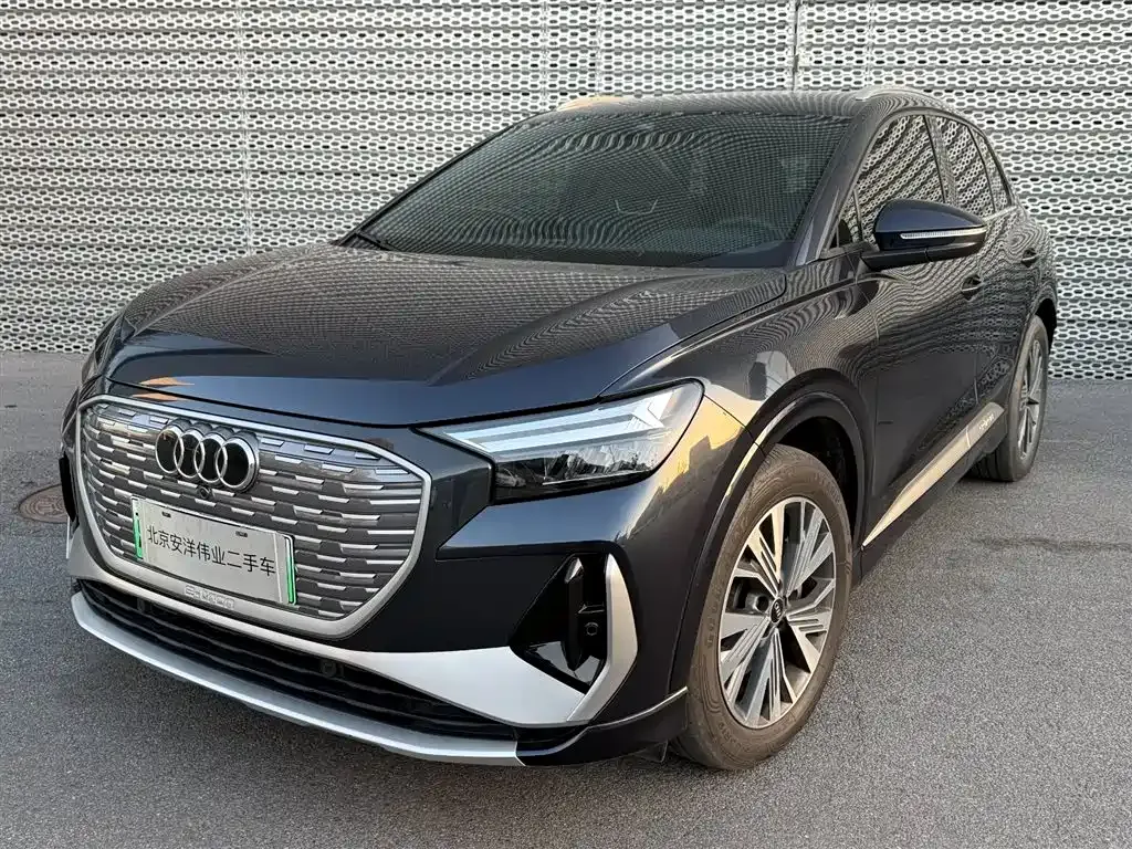 Audi Q4 e-tron — фото 1