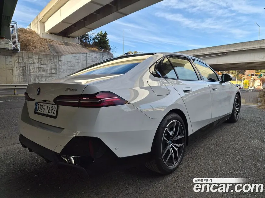 BMW 5-Series 2025 из KR, фото 2