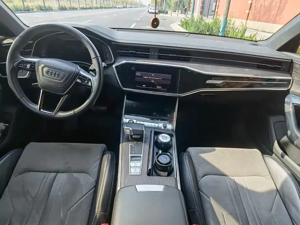 Audi A6L 2023 из CN, фото 4