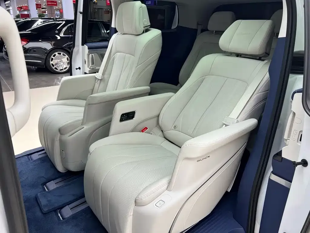 Buick GL8 Hybrid — фото 10