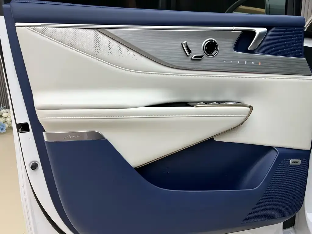 Buick GL8 Hybrid — фото 5