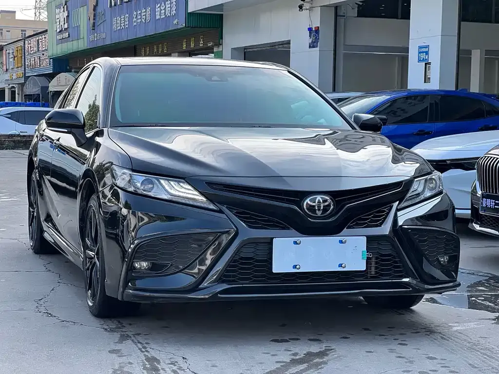 Toyota Camry 2023 из CN, фото 2
