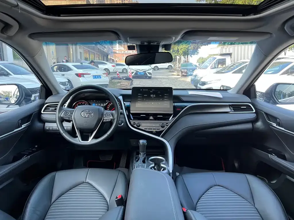 Toyota Camry 2023 из CN, фото 4