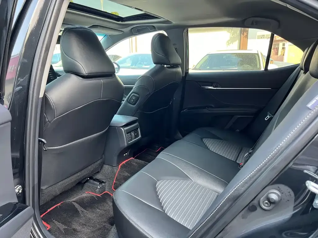 Toyota Camry 2023 из CN, фото 5