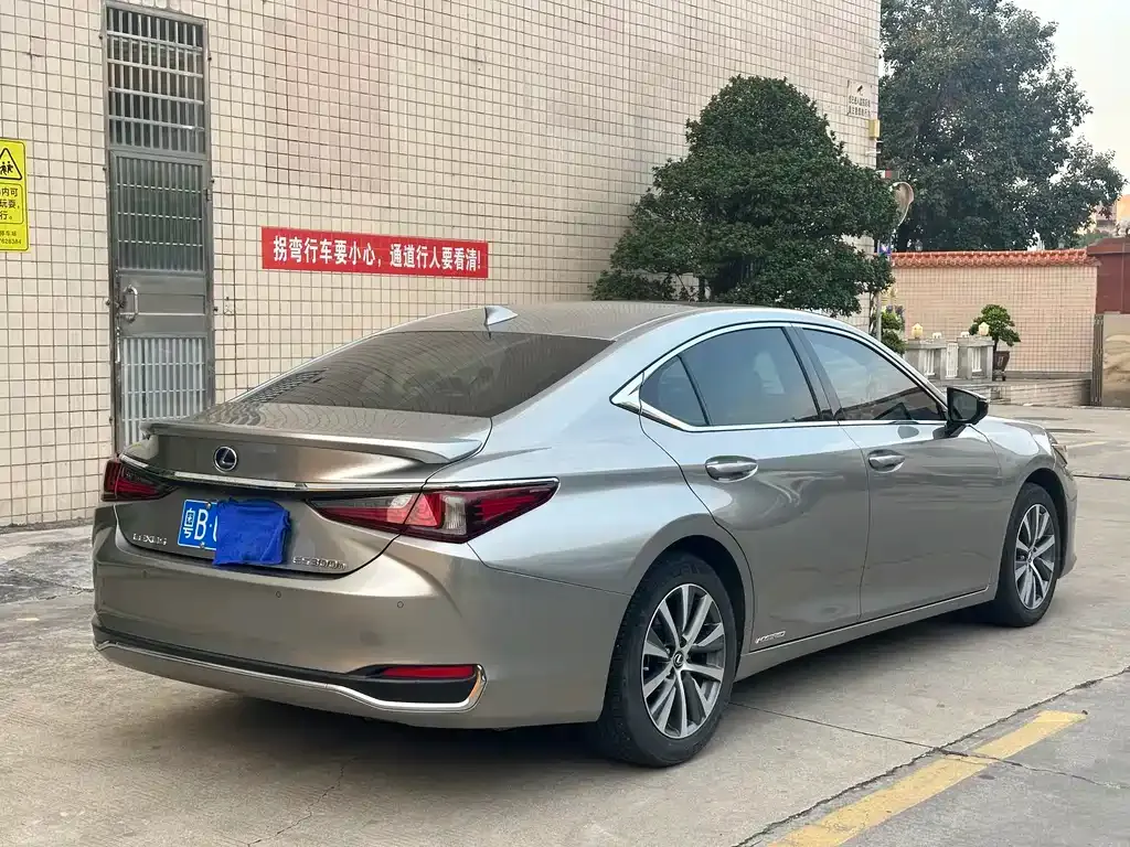 Lexus ES — фото 4