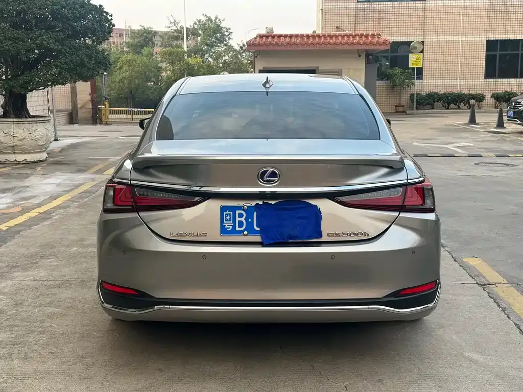 Lexus ES — фото 5