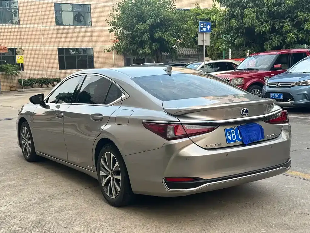 Lexus ES — фото 6