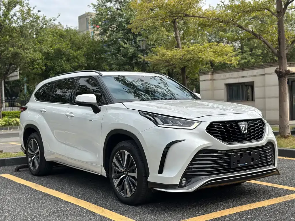 Toyota Crown Kluger 2024 из CN, фото 3