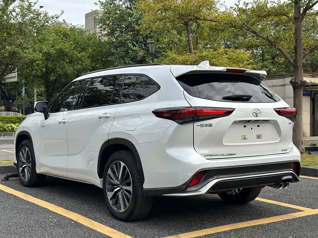 Toyota Crown Kluger 2024 из CN, фото 4