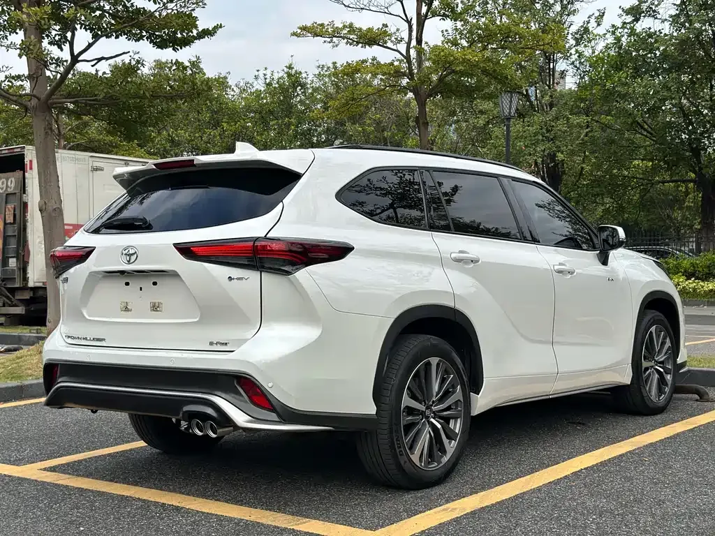 Toyota Crown Kluger 2024 из CN, фото 6