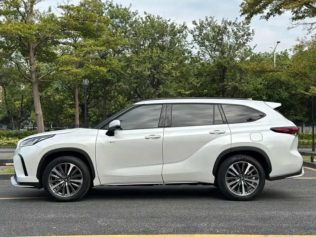 Toyota Crown Kluger 2024 из CN, фото 7