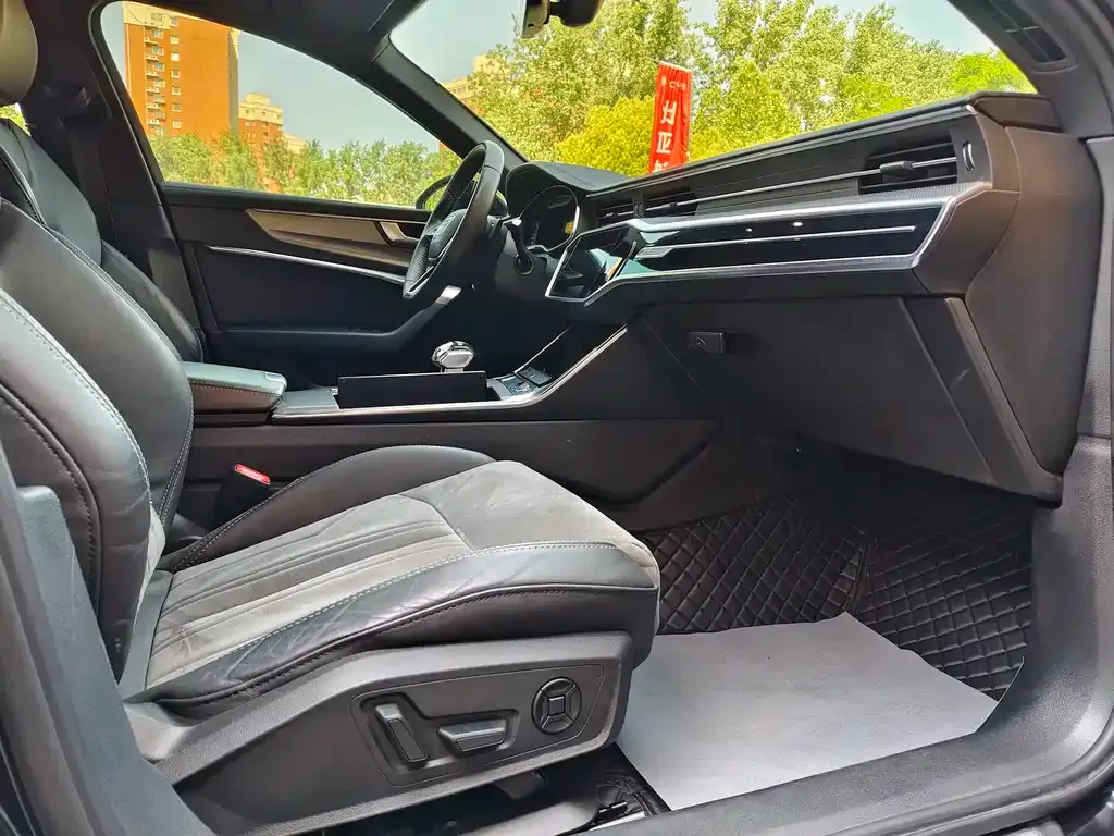 Audi A6L 2021 из CN, фото 9