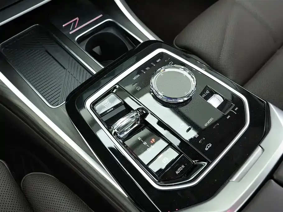 BMW 7 Series 2024 из CN, фото 10