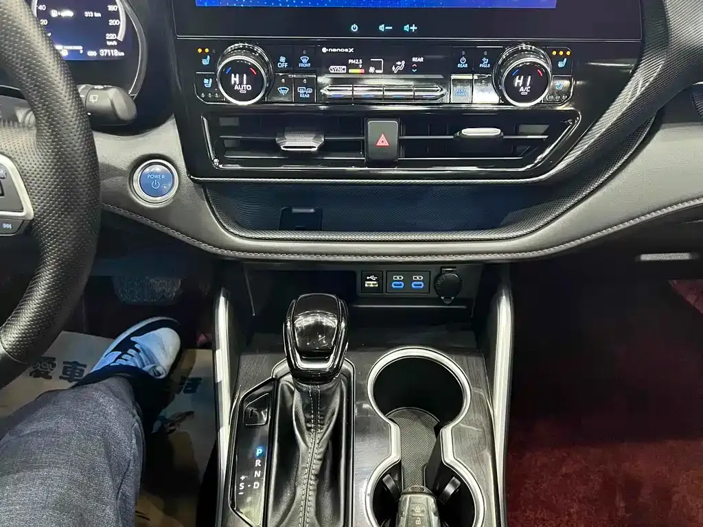 Toyota Crown Kluger 2022 из CN, фото 7
