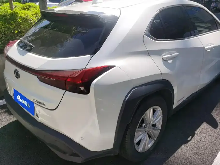 Lexus UX — фото 3