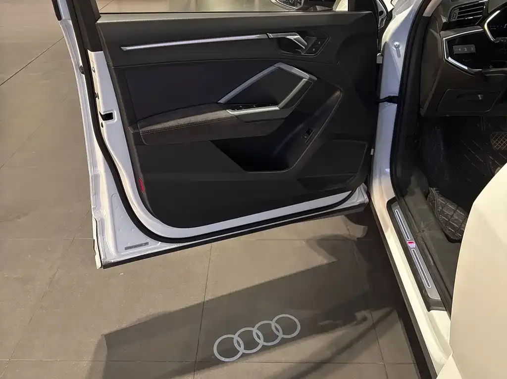 Audi Q3 Sportback — фото 9