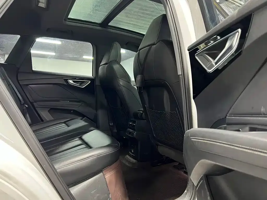 Audi Q4 e-tron — фото 10