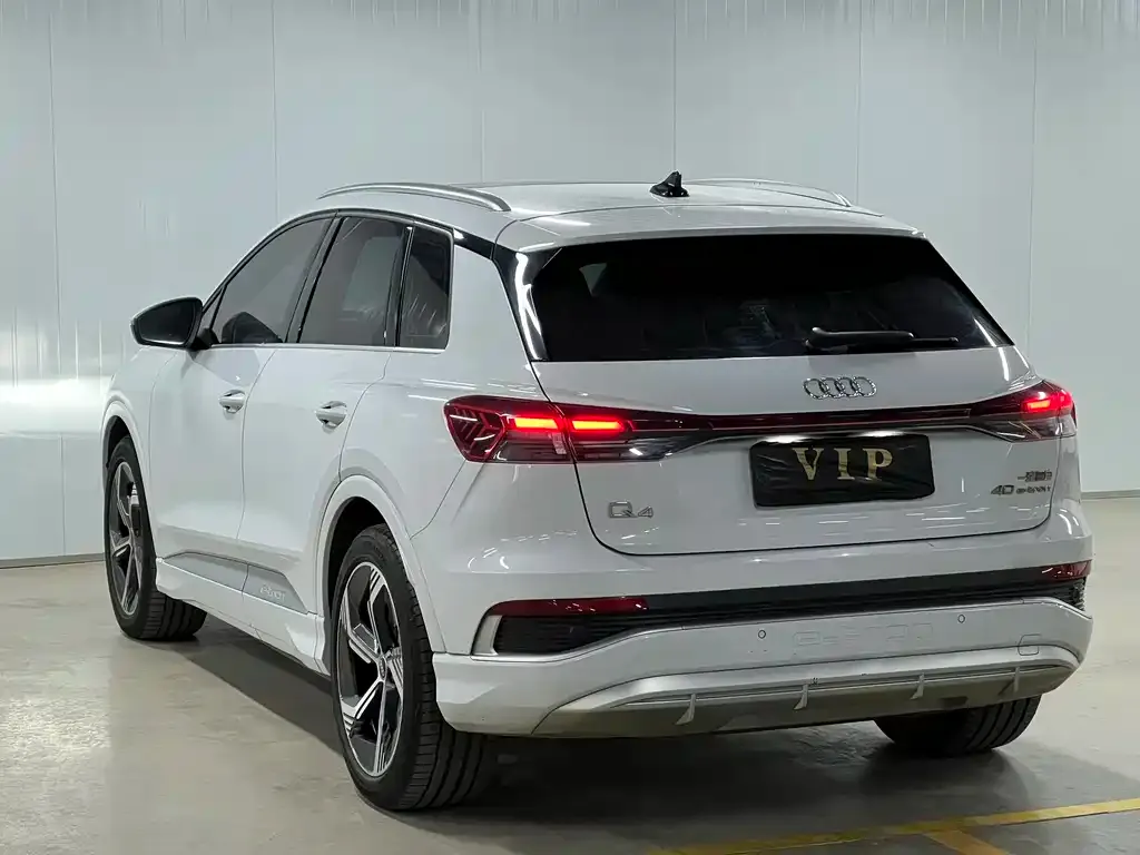 Audi Q4 e-tron — фото 4