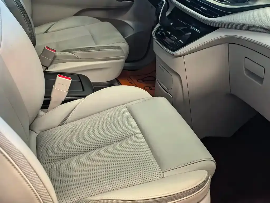 Buick GL8 2022 из CN, фото 10