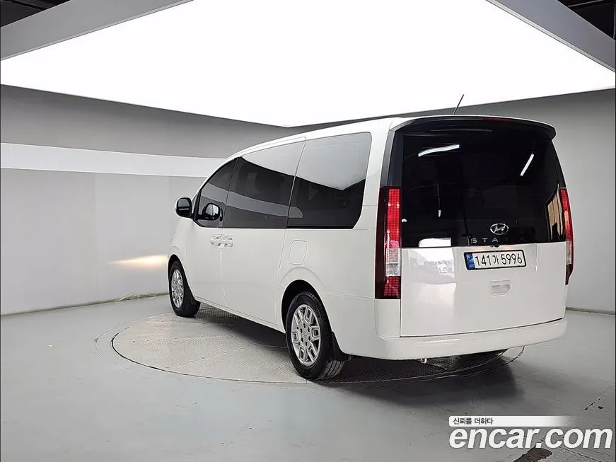 Hyundai Staria — фото 2