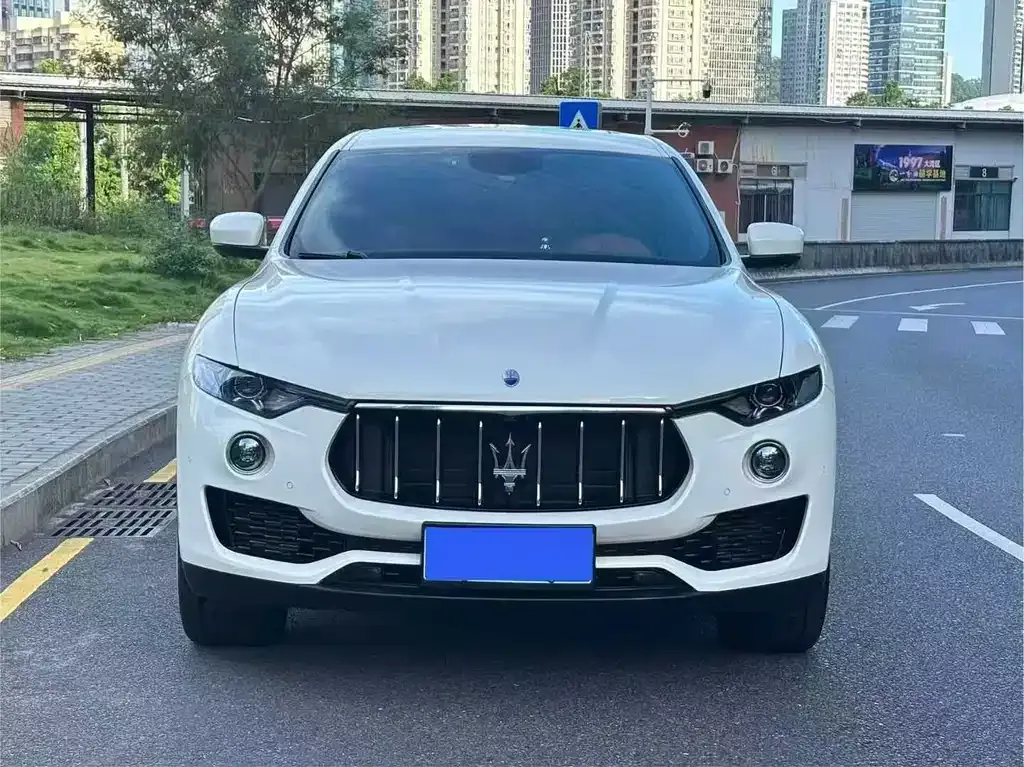 Maserati Levante — фото 1