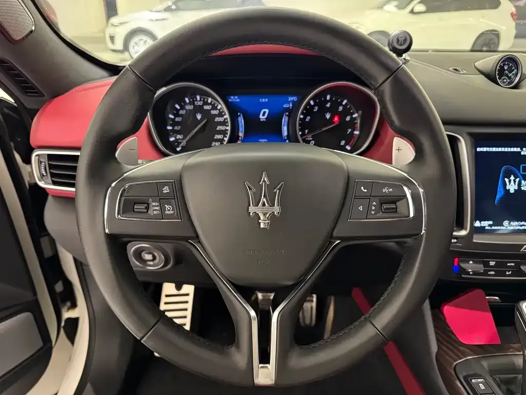Maserati Levante — фото 4