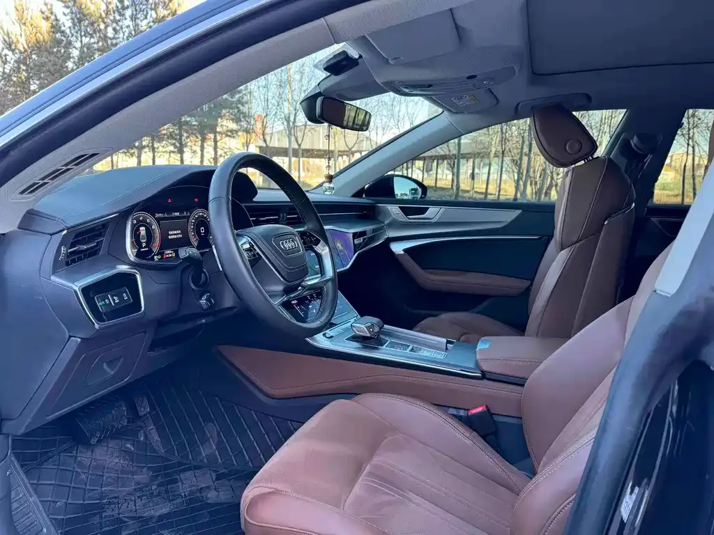 Audi A7L 2024 из CN, фото 9