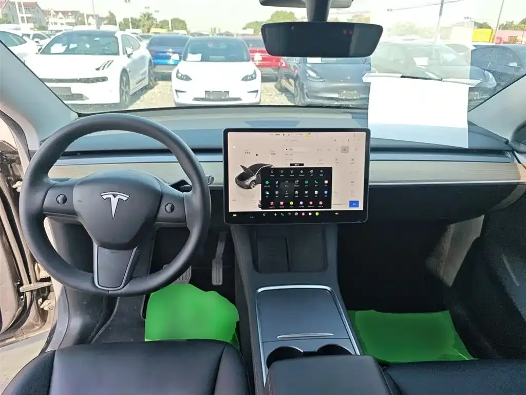 Tesla Model Y — фото 10